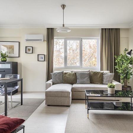 Modern Flat With Balcony On Bagdat Street Apartman Isztambul Kültér fotó