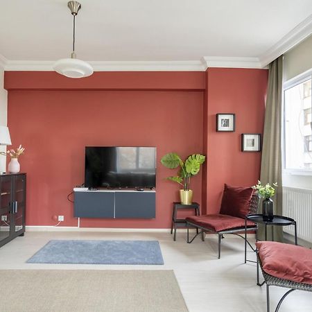 Modern Flat With Balcony On Bagdat Street Apartman Isztambul Kültér fotó