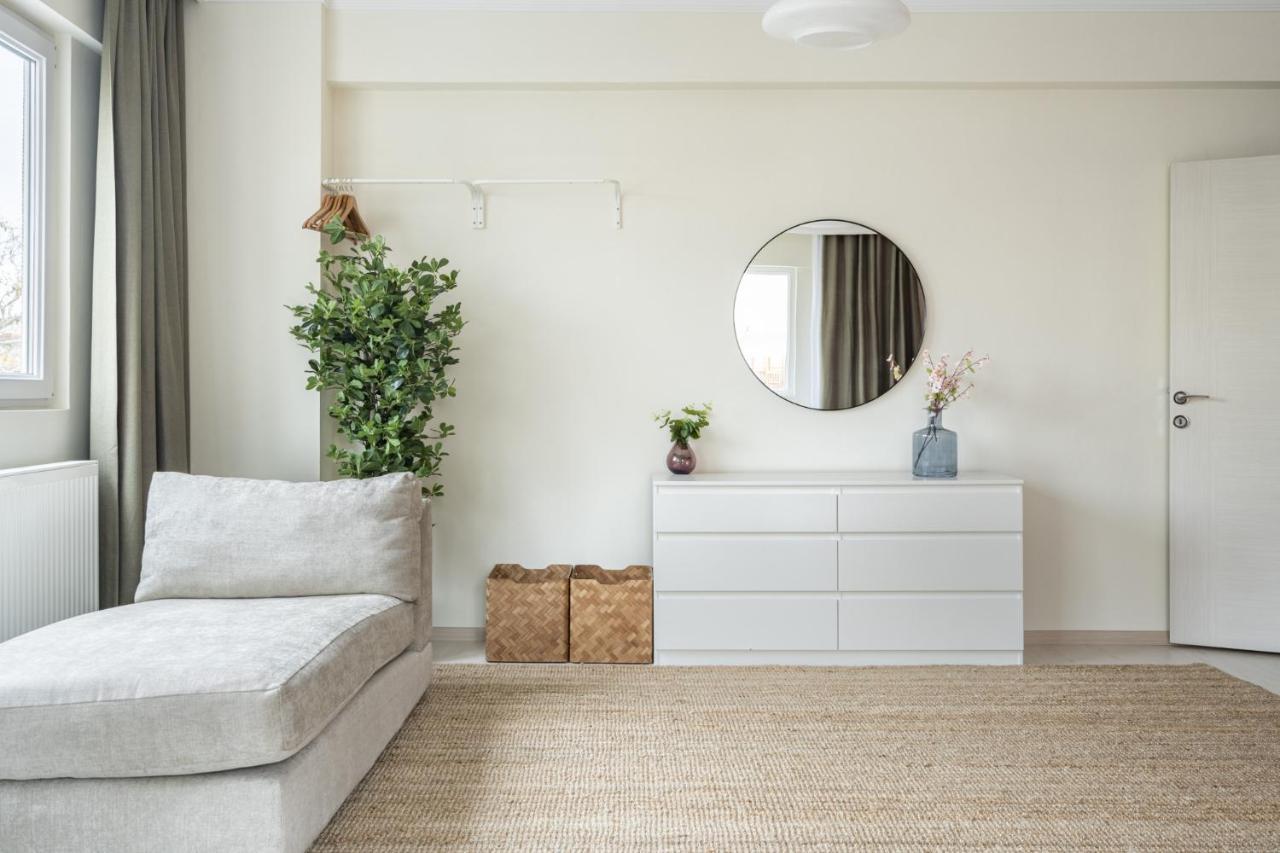 Modern Flat With Balcony On Bagdat Street Apartman Isztambul Kültér fotó