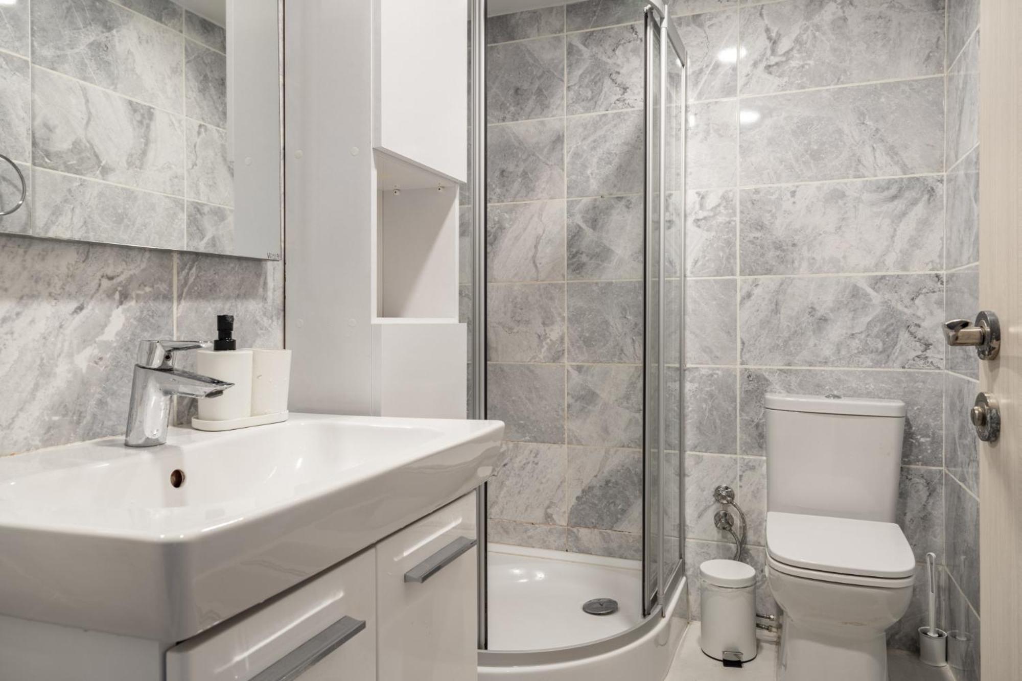 Modern Flat With Balcony On Bagdat Street Apartman Isztambul Kültér fotó